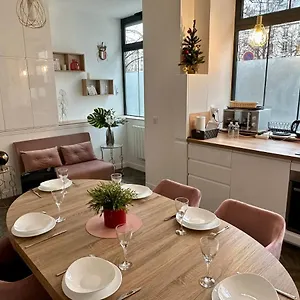 Guenot Pour 5 Personnes Sur 11 , Parigi Francia