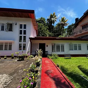 Casa rural No 06 Veediya Bandara Lane Bahirawakanda, Kandy